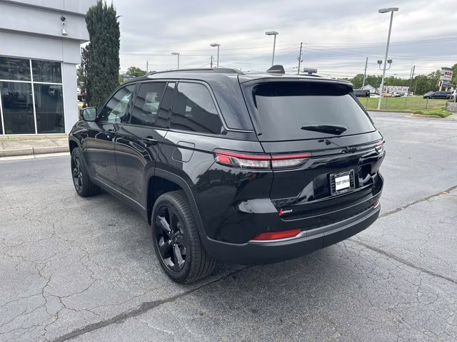 2026 Diamond Black Crystal Pearlcoat Jeep Grand Cherokee Limited 4X4 SUV