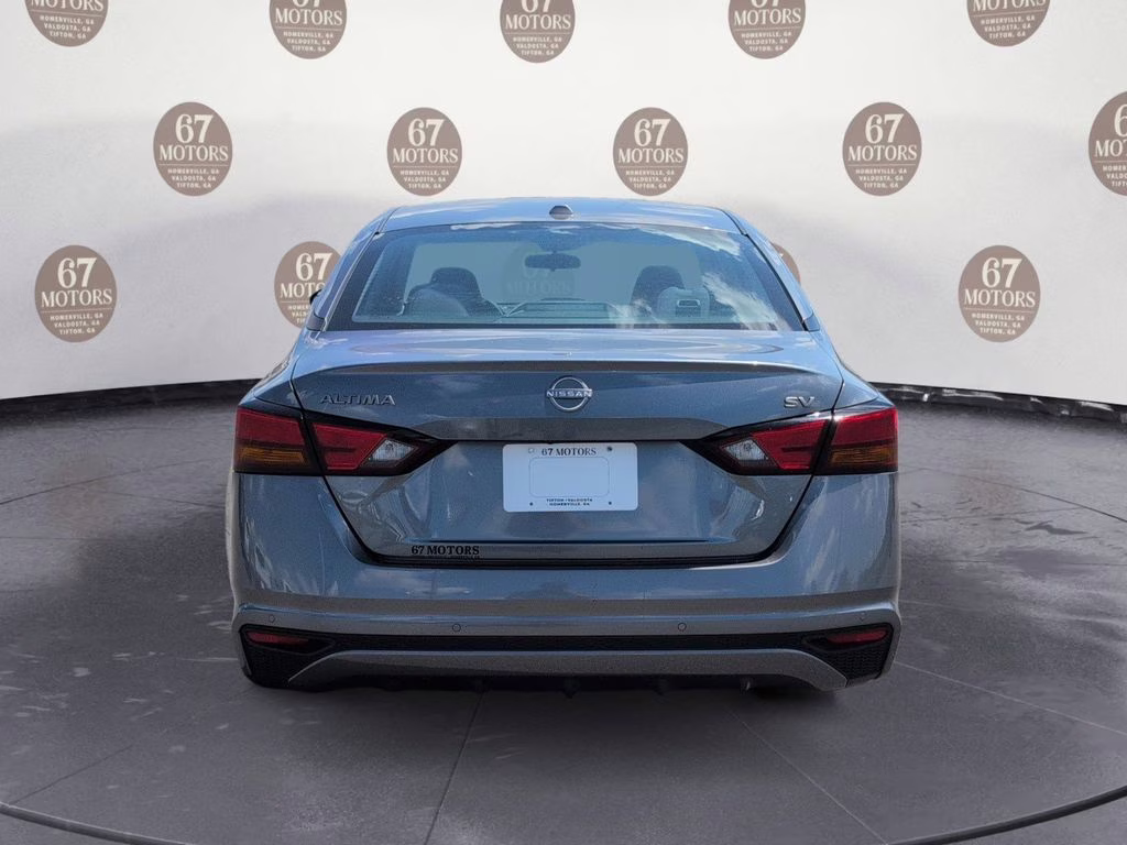 2023 Gun Metallic Nissan Altima 2.5 SV FWD Sedan