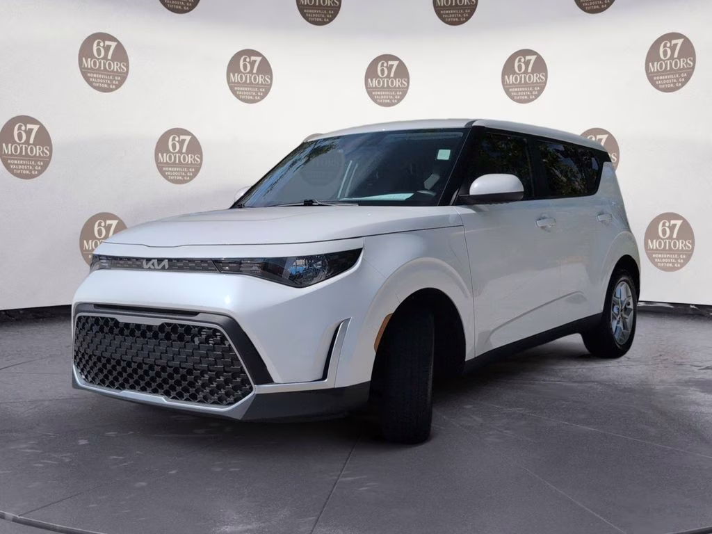 2025 Snow White Pearl Kia Soul LX FWD Hatchback