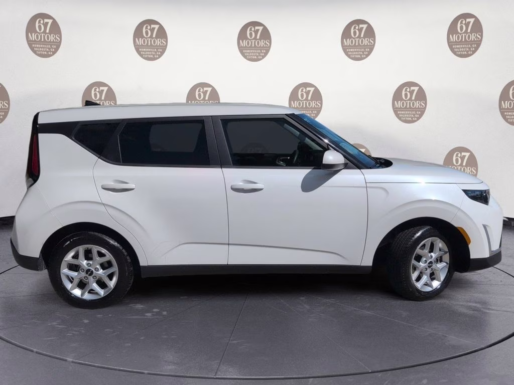 2025 Snow White Pearl Kia Soul LX FWD Hatchback