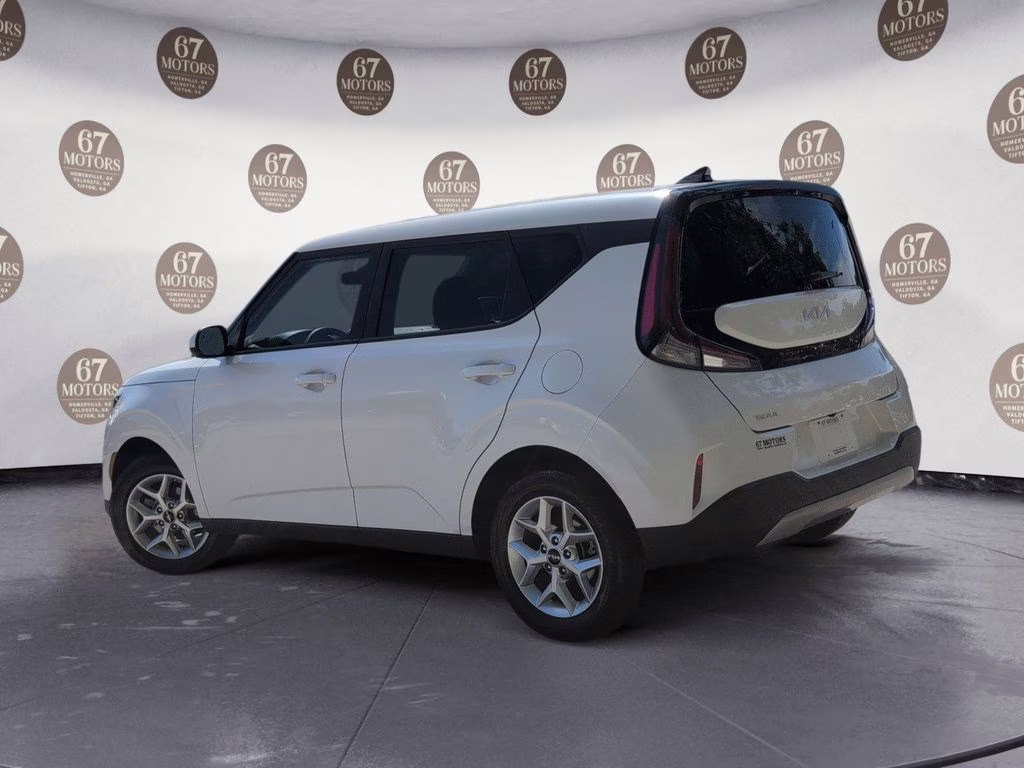 2025 Snow White Pearl Kia Soul LX FWD Hatchback