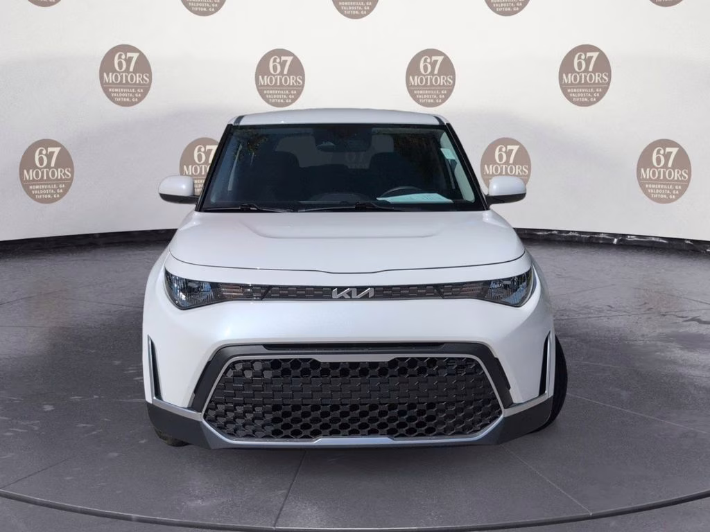 2025 Snow White Pearl Kia Soul LX FWD Hatchback