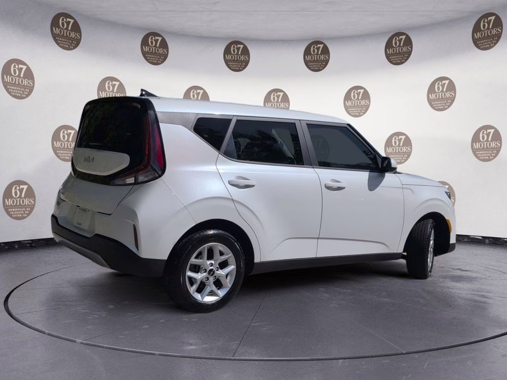2025 Snow White Pearl Kia Soul LX FWD Hatchback