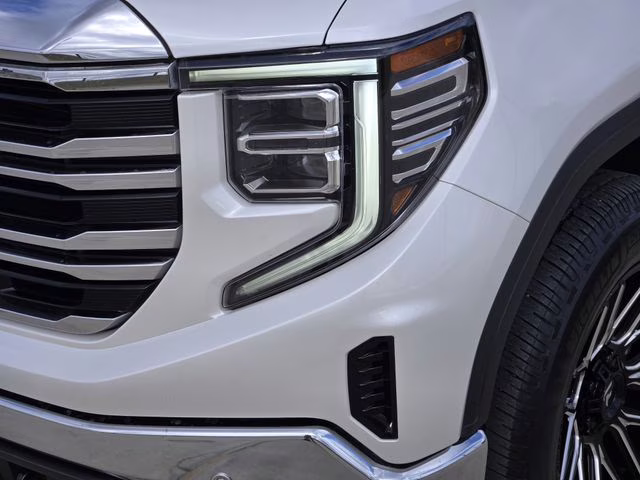 2022 White Frost Tricoat GMC Sierra 1500 SLT 4X4 Truck