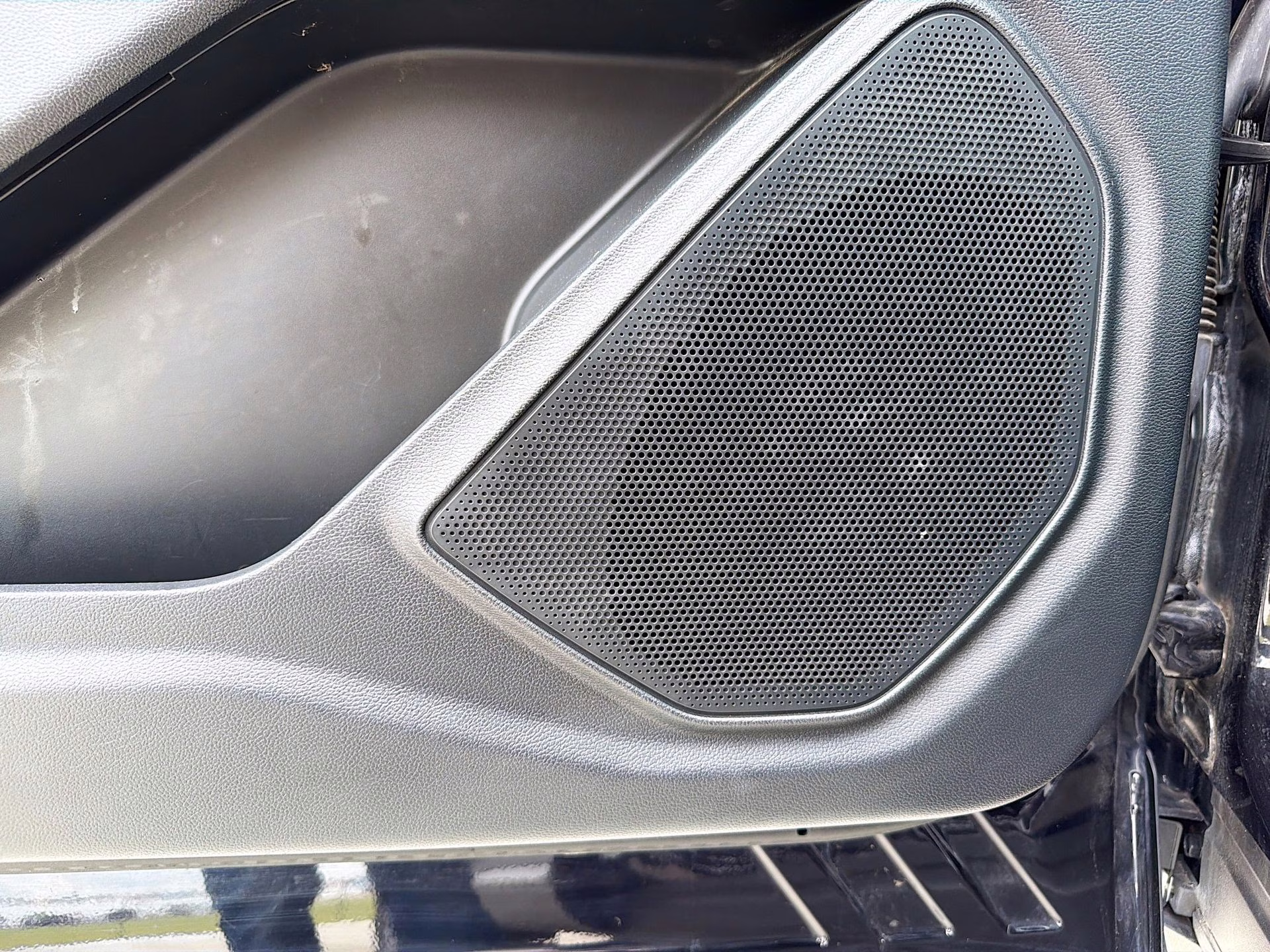 2022 Agate Black Metallic Ford Explorer XLT RWD SUV