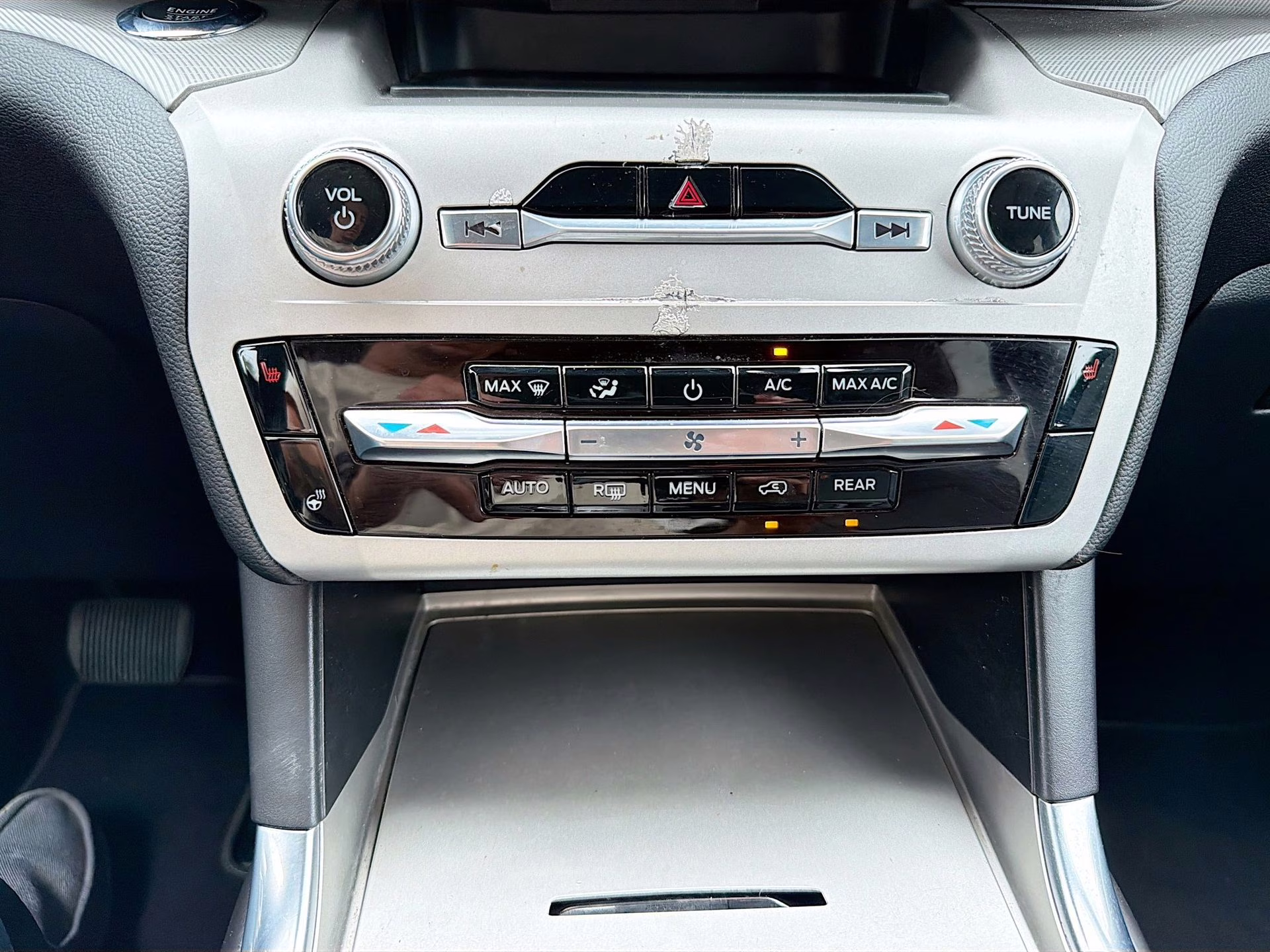 2022 Agate Black Metallic Ford Explorer XLT RWD SUV