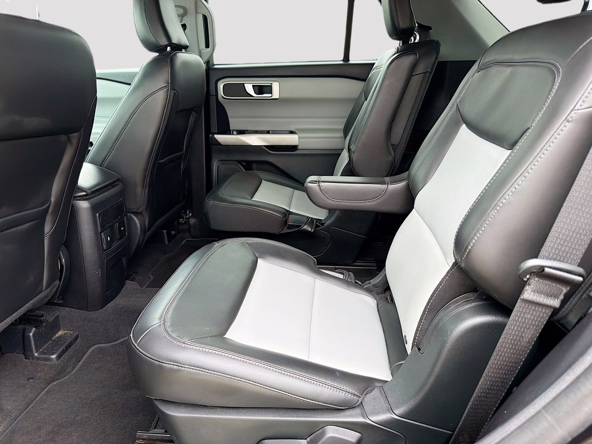 2022 Agate Black Metallic Ford Explorer XLT RWD SUV