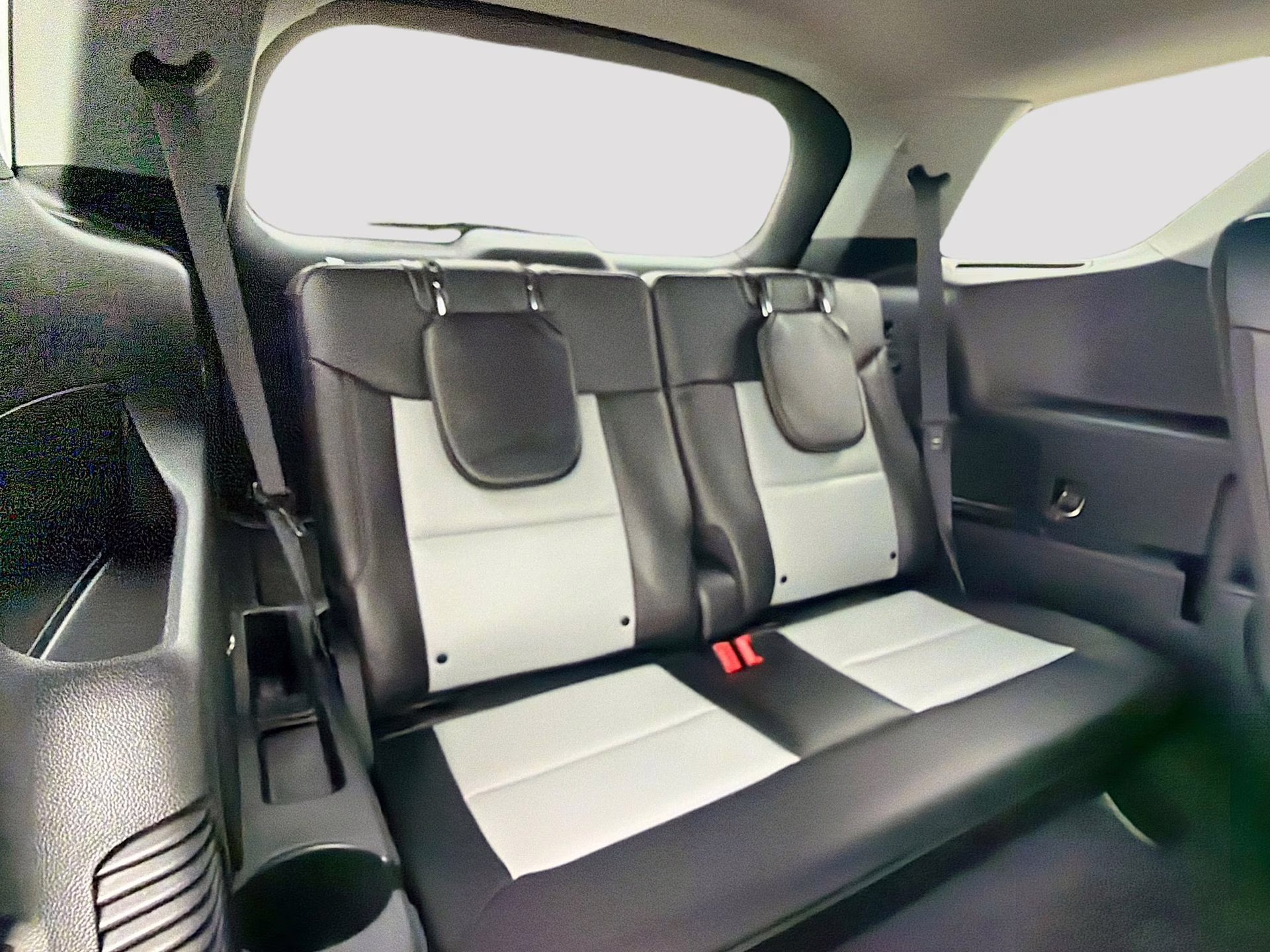 2022 Agate Black Metallic Ford Explorer XLT RWD SUV