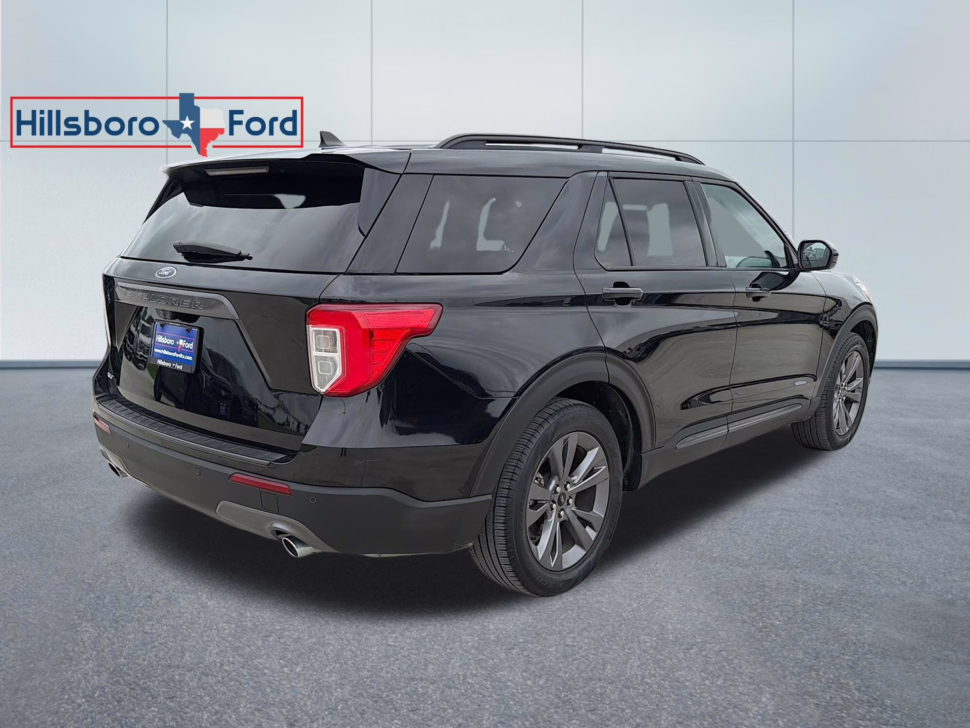 2022 Agate Black Metallic Ford Explorer XLT RWD SUV