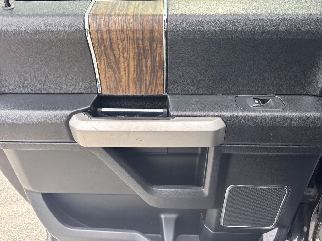 2019 Black Metallic Ford F-150 Lariat 4X4 Truck