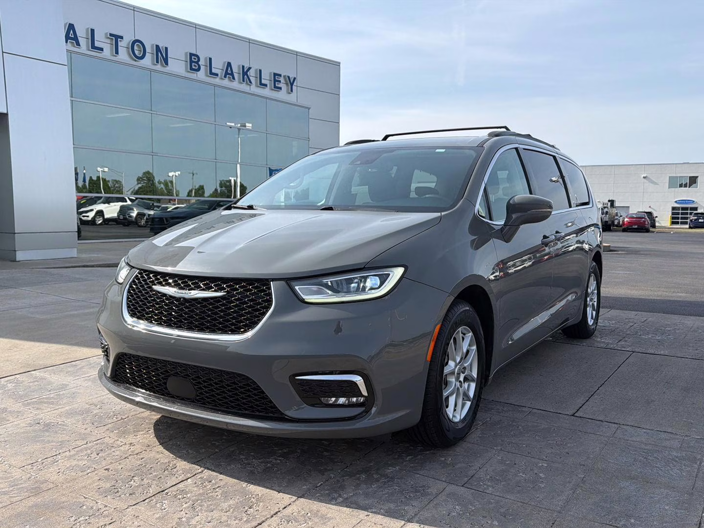 2022 Ceramic Gray Clearcoat Chrysler Pacifica Touring L FWD Van