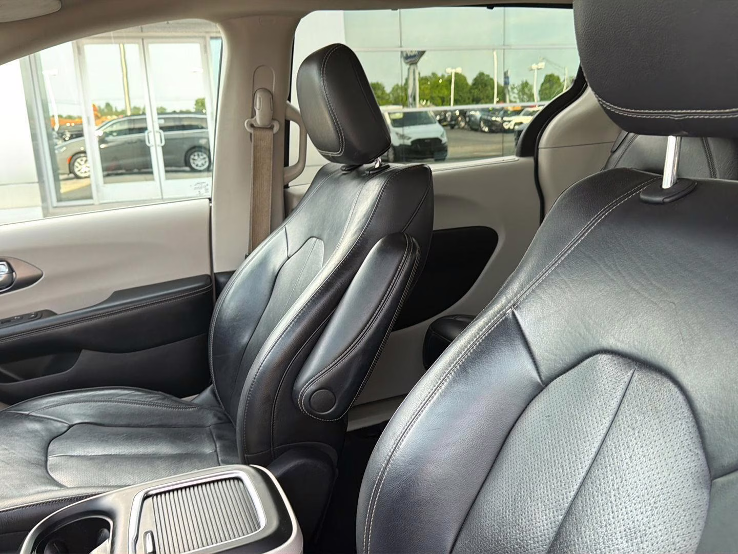 2022 Ceramic Gray Clearcoat Chrysler Pacifica Touring L FWD Van