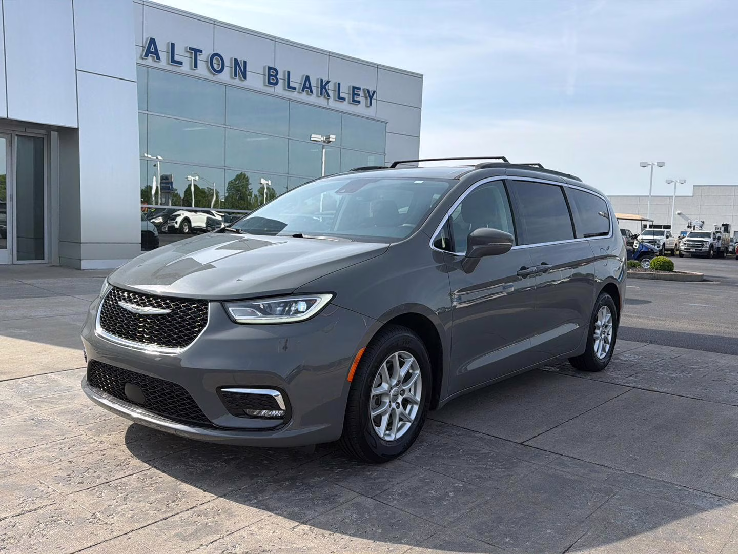 2022 Ceramic Gray Clearcoat Chrysler Pacifica Touring L FWD Van