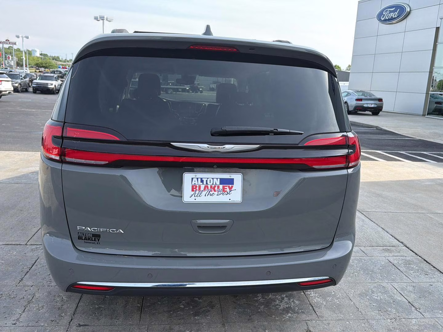 2022 Ceramic Gray Clearcoat Chrysler Pacifica Touring L FWD Van