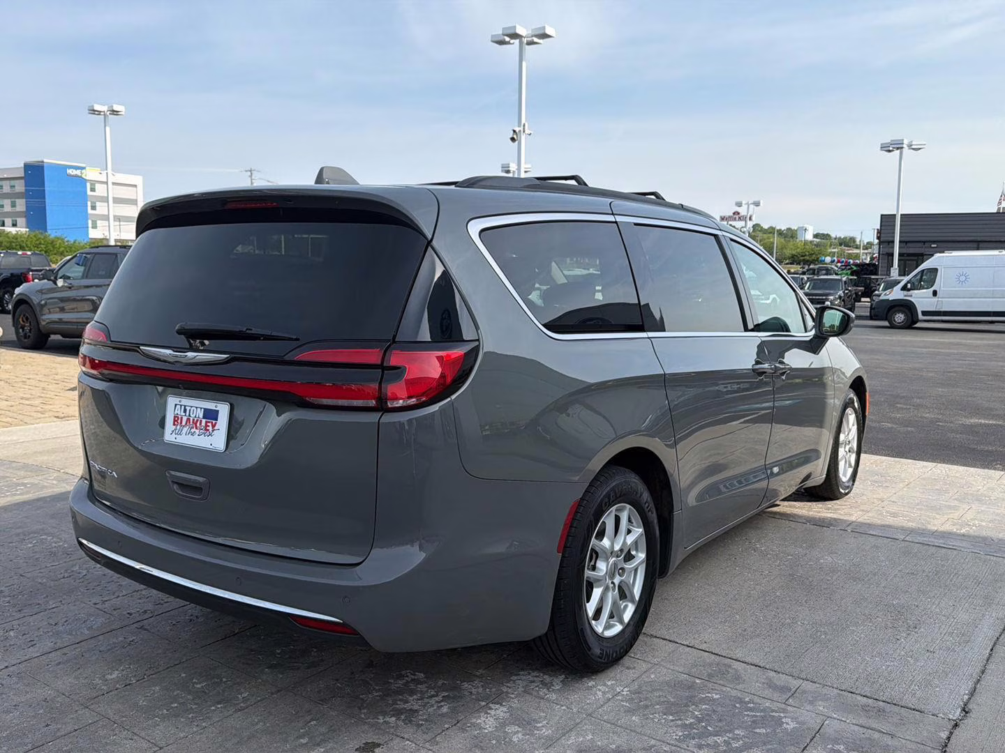 2022 Ceramic Gray Clearcoat Chrysler Pacifica Touring L FWD Van