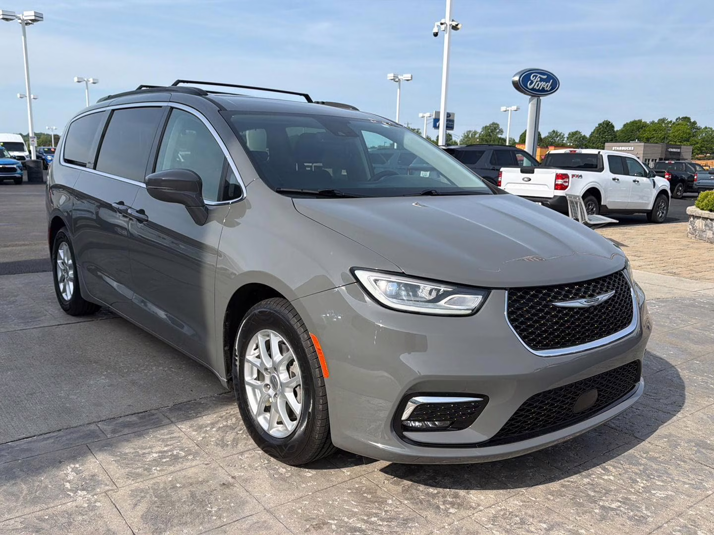 2022 Ceramic Gray Clearcoat Chrysler Pacifica Touring L FWD Van