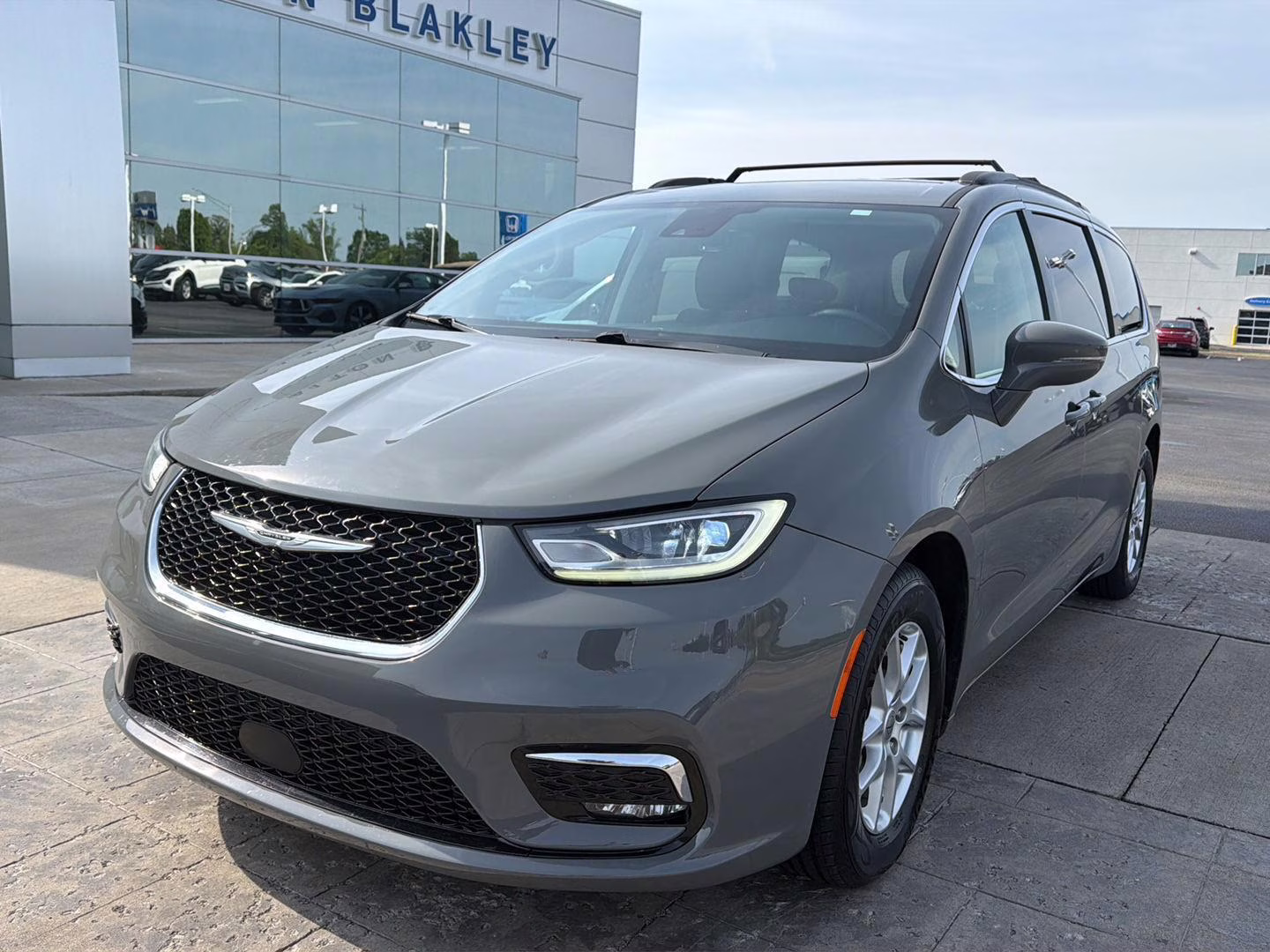 2022 Ceramic Gray Clearcoat Chrysler Pacifica Touring L FWD Van