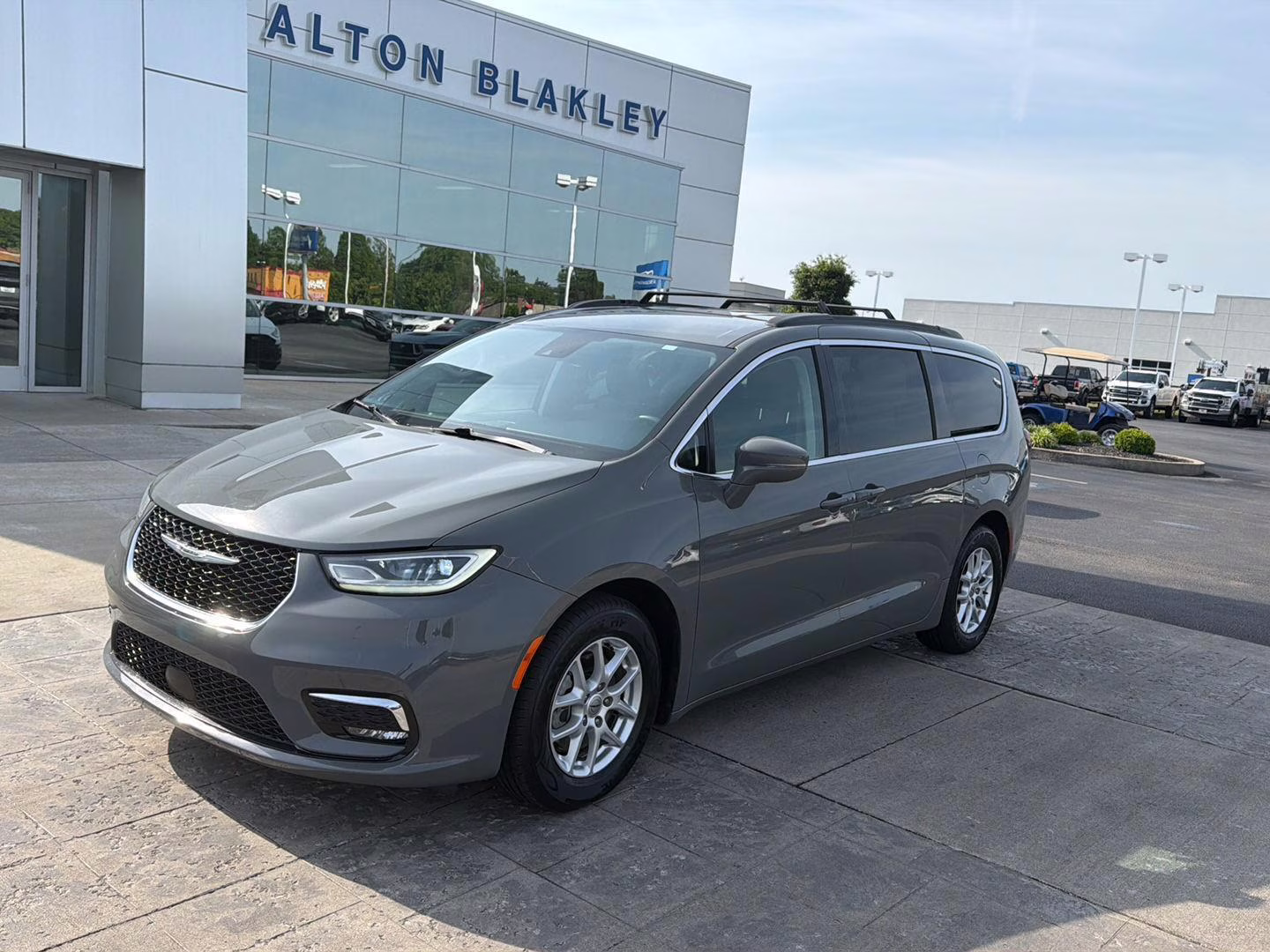 2022 Ceramic Gray Clearcoat Chrysler Pacifica Touring L FWD Van