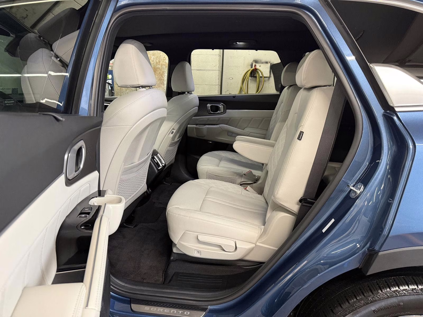 2025 Mineral Blue Kia Sorento Plug-In Hybrid SX Prestige AWD SUV