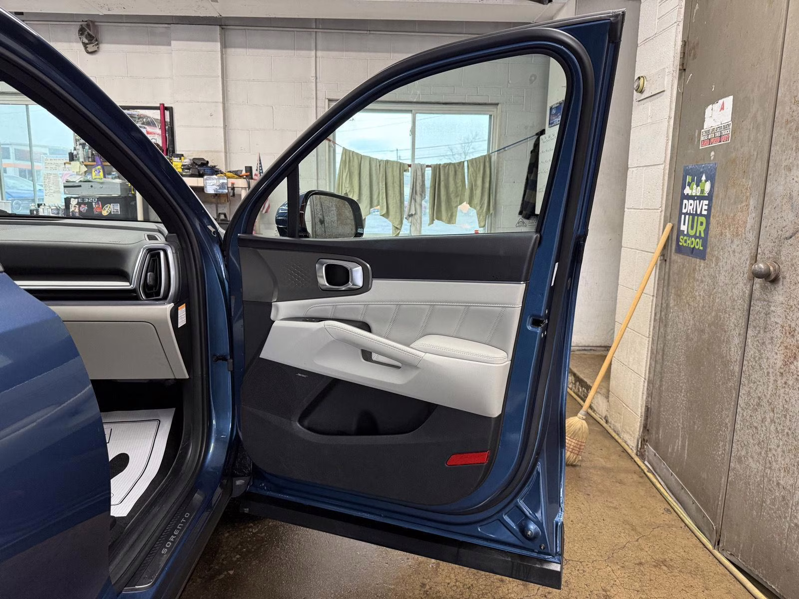 2025 Mineral Blue Kia Sorento Plug-In Hybrid SX Prestige AWD SUV