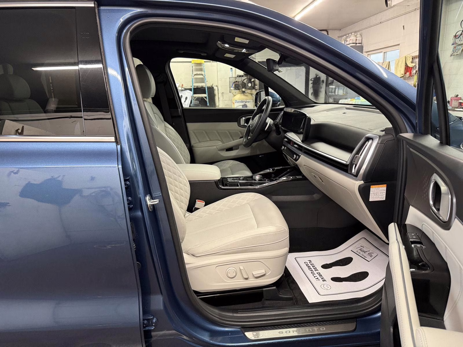 2025 Mineral Blue Kia Sorento Plug-In Hybrid SX Prestige AWD SUV