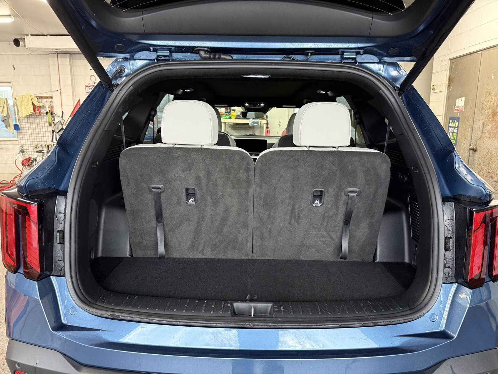 2025 Mineral Blue Kia Sorento Plug-In Hybrid SX Prestige AWD SUV