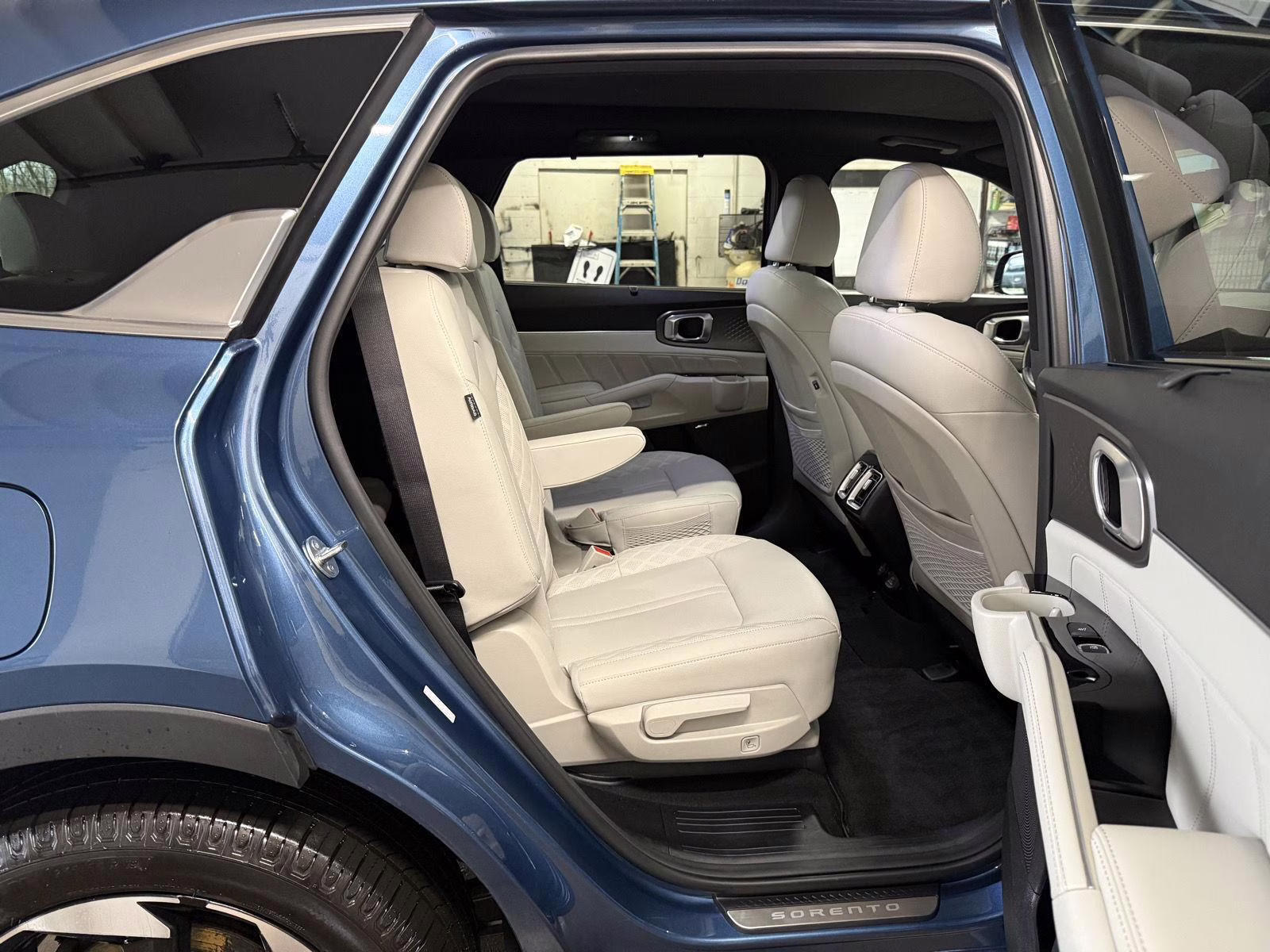 2025 Mineral Blue Kia Sorento Plug-In Hybrid SX Prestige AWD SUV