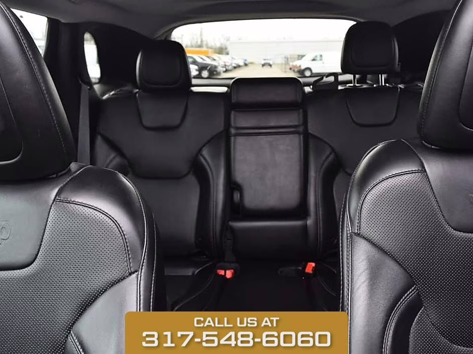 2019 Bright White Clearcoat Jeep Cherokee Limited 4X4 SUV