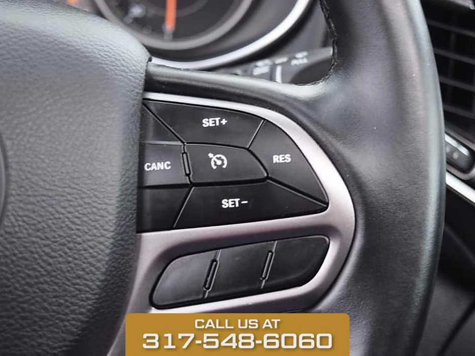 2019 Bright White Clearcoat Jeep Cherokee Limited 4X4 SUV