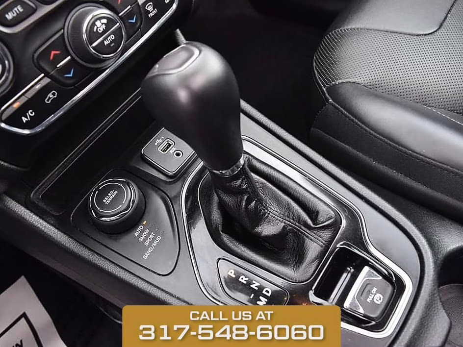 2019 Bright White Clearcoat Jeep Cherokee Limited 4X4 SUV