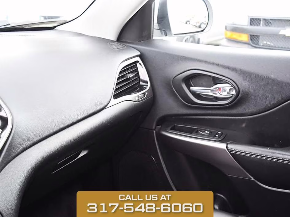 2019 Bright White Clearcoat Jeep Cherokee Limited 4X4 SUV