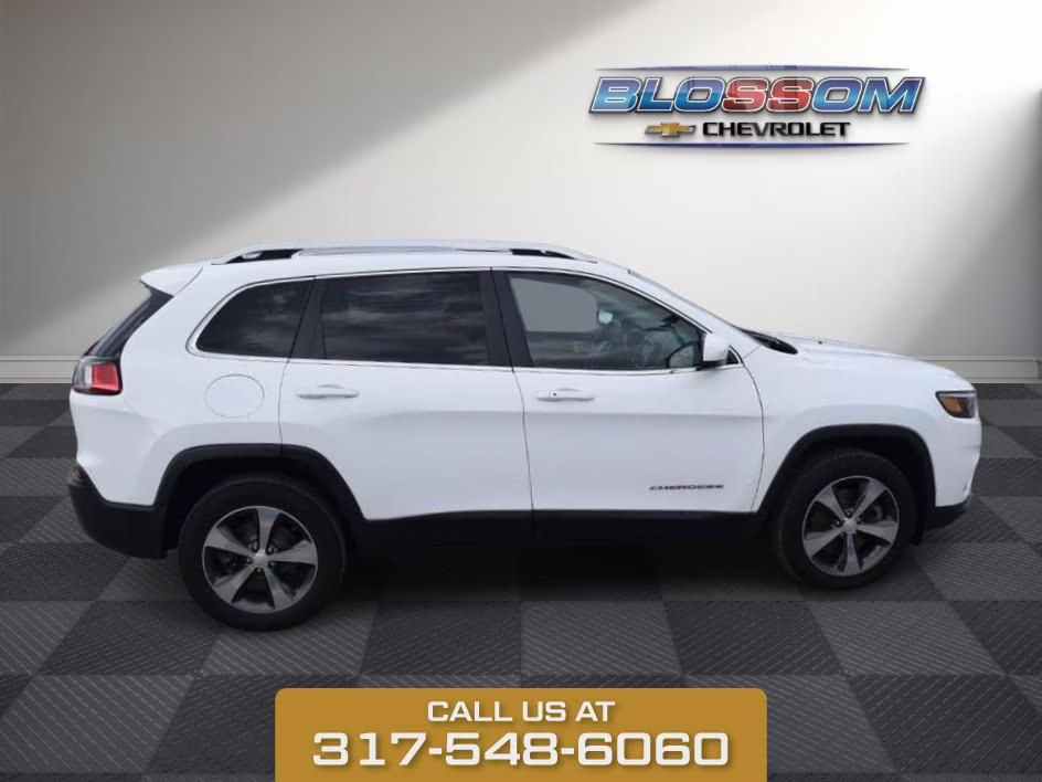 2019 Bright White Clearcoat Jeep Cherokee Limited 4X4 SUV