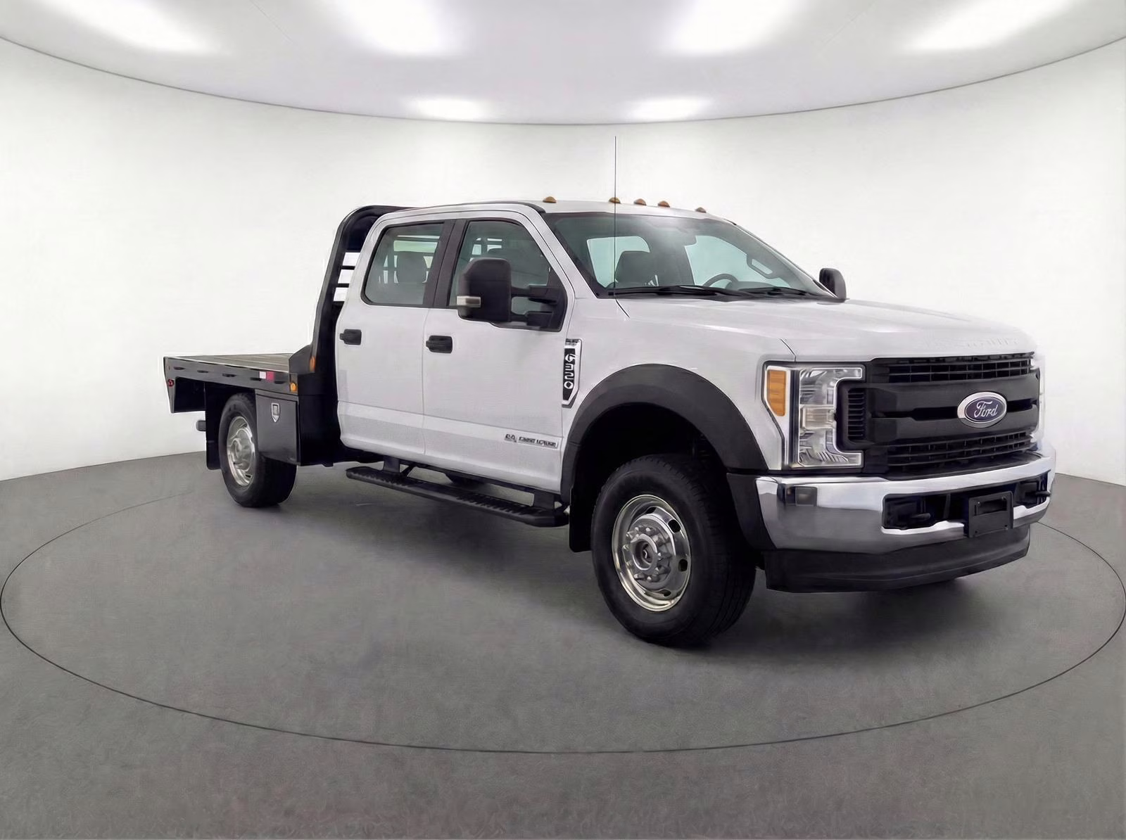 2018 Oxford White Ford Super Duty F-550 DRW XL 4X4 Truck