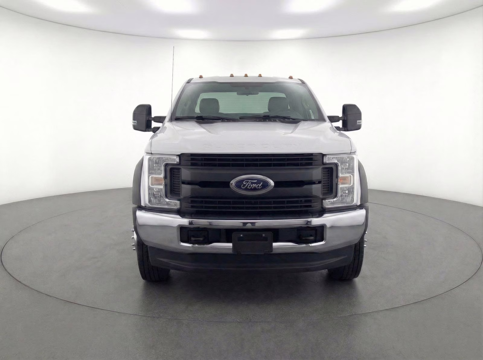 2018 Oxford White Ford Super Duty F-550 DRW XL 4X4 Truck