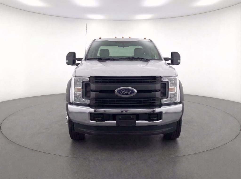 2018 Oxford White Ford Super Duty F-550 DRW XL 4X4 Chassis
