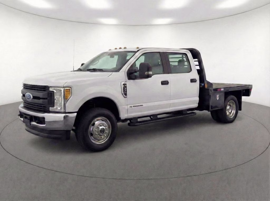 2018 Oxford White Ford Super Duty F-550 DRW XL 4X4 Chassis