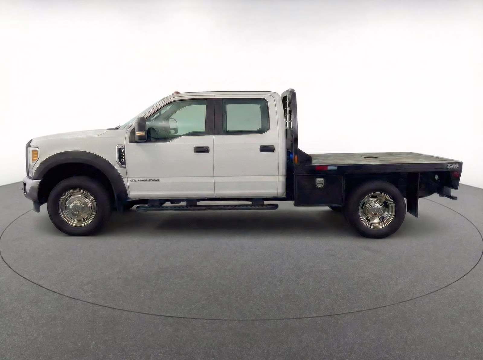2018 Oxford White Ford Super Duty F-550 DRW XL 4X4 Truck