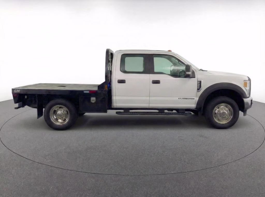 2018 Oxford White Ford Super Duty F-550 DRW XL 4X4 Chassis