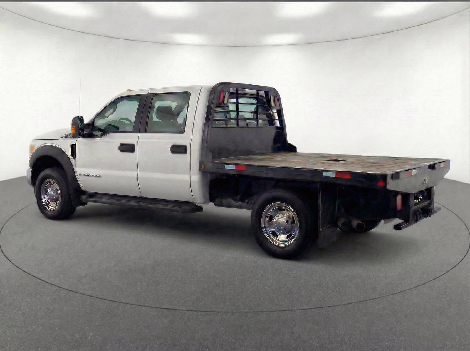 2018 Oxford White Ford Super Duty F-550 DRW XL 4X4 Truck