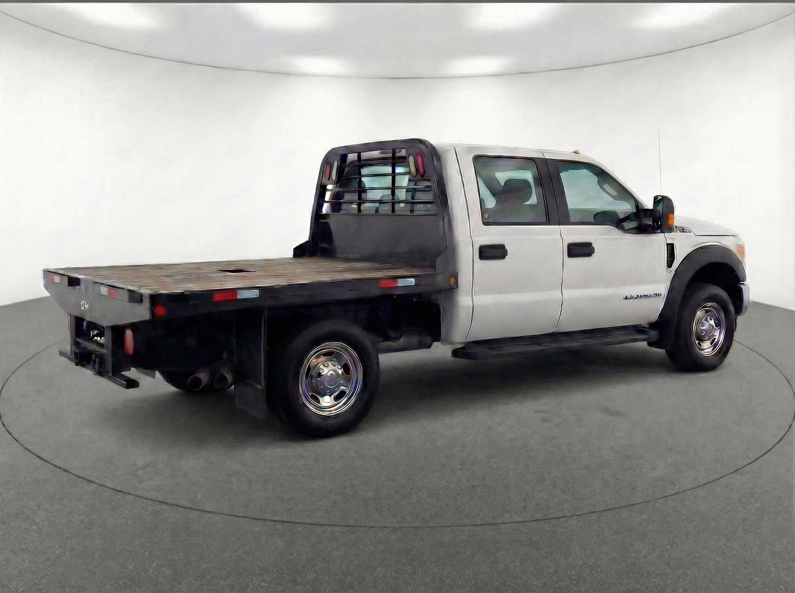 2018 Oxford White Ford Super Duty F-550 DRW XL 4X4 Truck