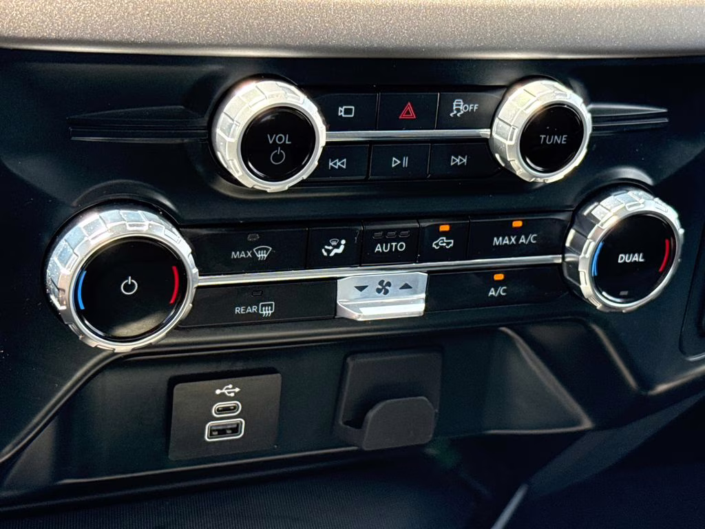 2025 Agate Black Metallic Ford F-150 XLT w/ LIFTKIT 4X4 Truck