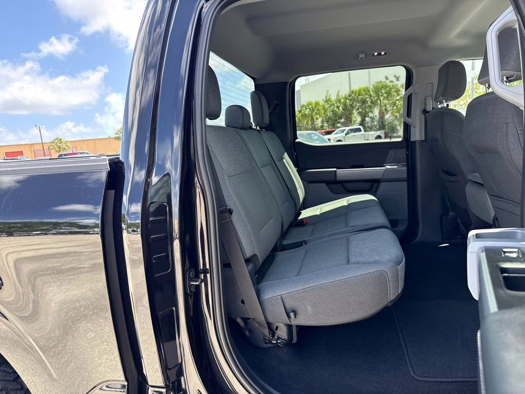 2025 Agate Black Metallic Ford F-150 XLT w/ LIFTKIT 4X4 Truck