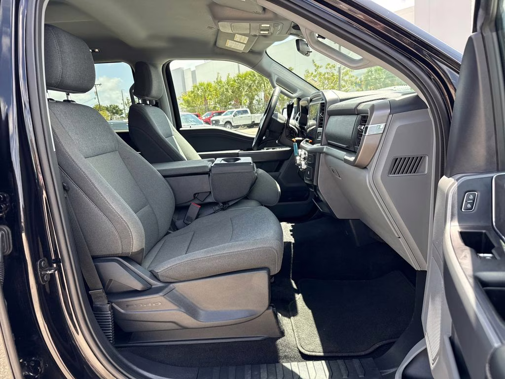 2025 Agate Black Metallic Ford F-150 XLT w/ LIFTKIT 4X4 Truck