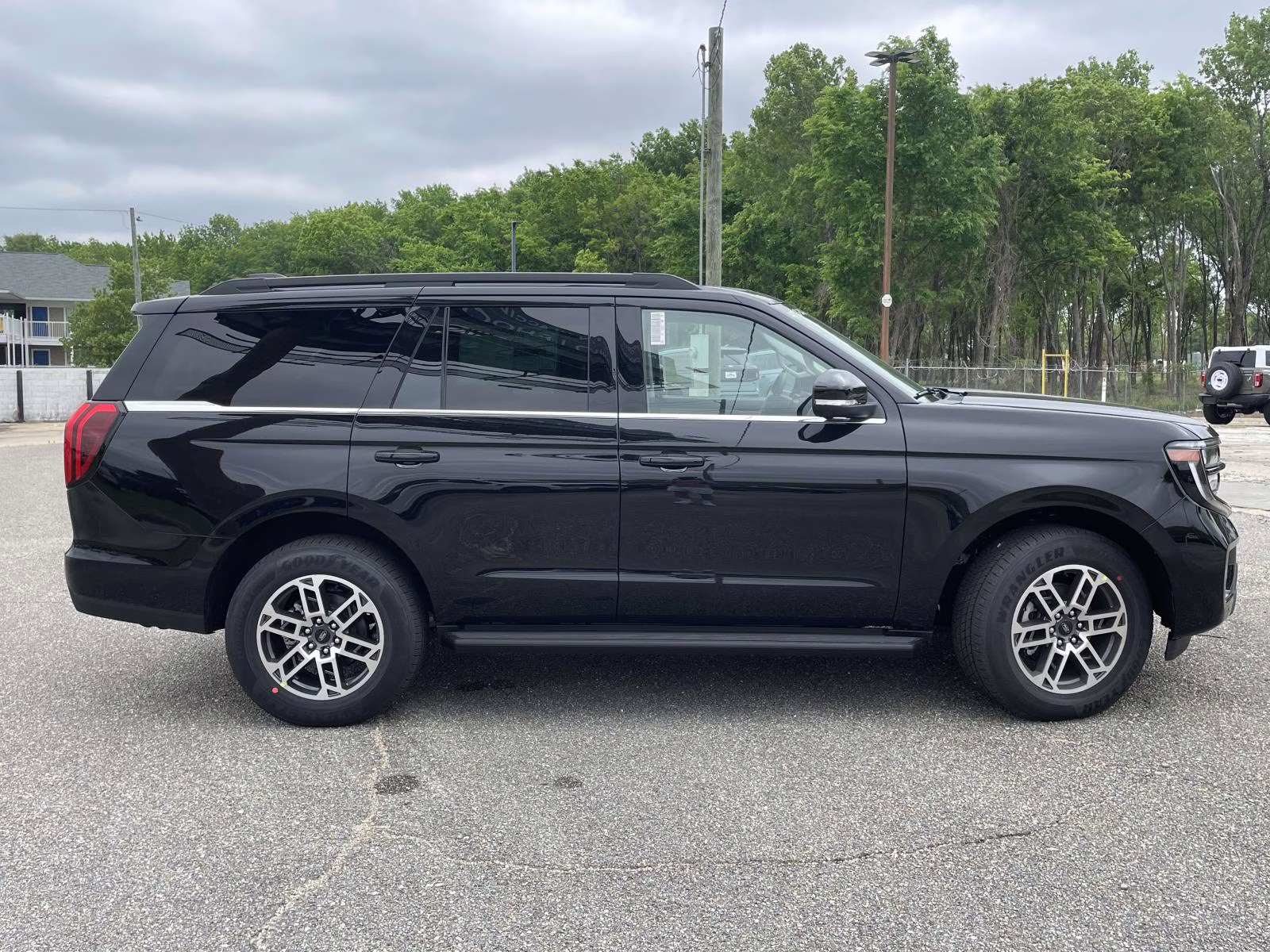 2026 Agate Black Metallic Ford Expedition Active RWD SUV