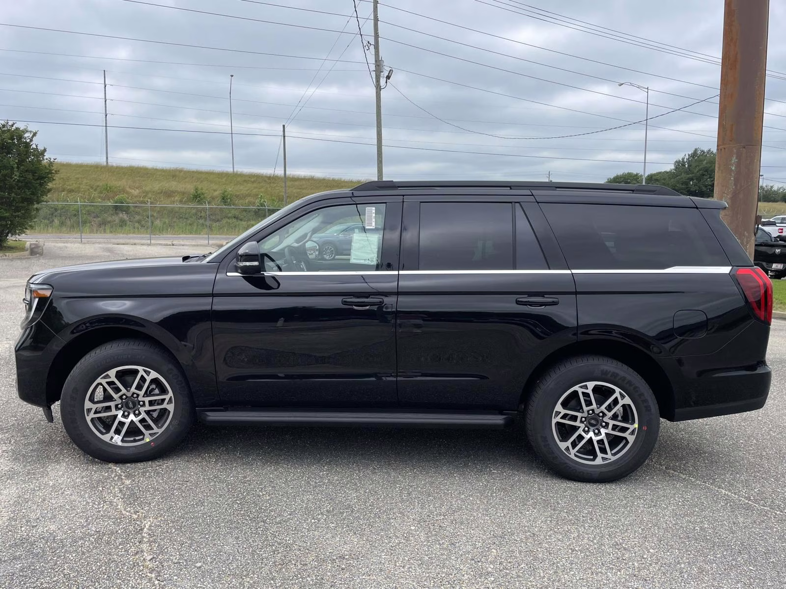 2026 Agate Black Metallic Ford Expedition Active RWD SUV