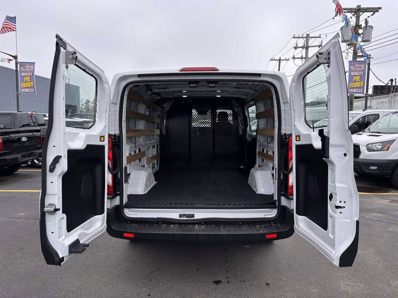 2024 Oxford White Ford Transit Cargo Van T-250 130 Low Rf 9070 GVWR RWD RWD Van