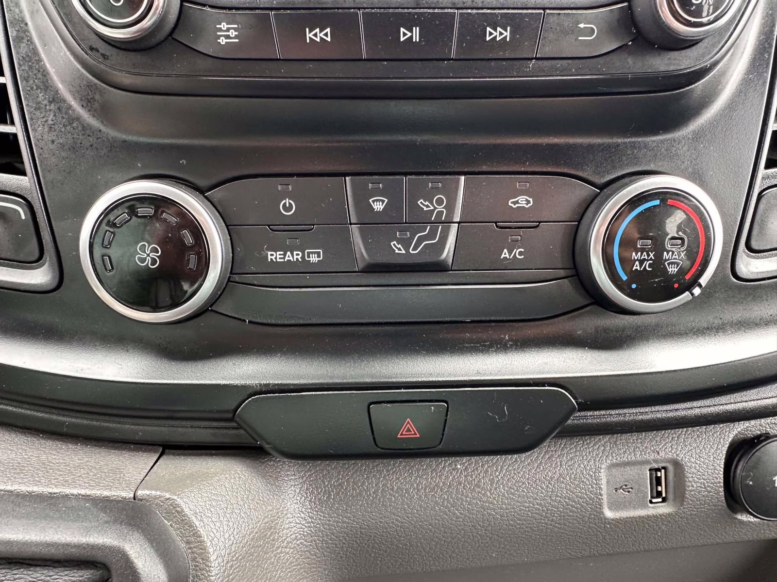 2024 Oxford White Ford Transit Cargo Van T-250 130 Low Rf 9070 GVWR RWD RWD Van