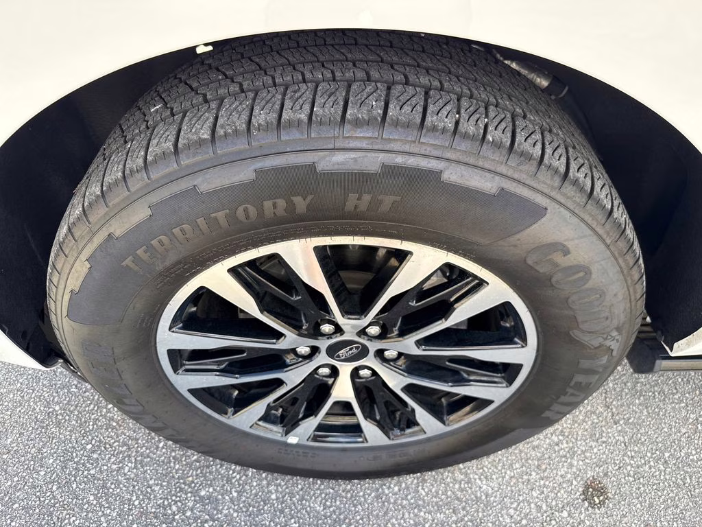 2025 Star White Metallic Tri-Coat Ford Expedition Max Platinum 4X4 SUV