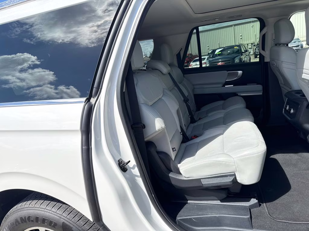 2025 Star White Metallic Tri-Coat Ford Expedition Max Platinum 4X4 SUV