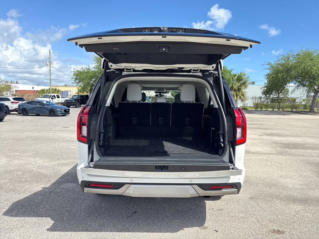2025 Star White Metallic Tri-Coat Ford Expedition Max Platinum 4X4 SUV